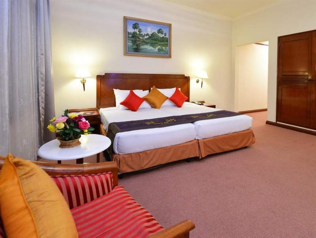 Holiday Villa Hotel City Centre พนมเปญ ภายนอก รูปภาพ