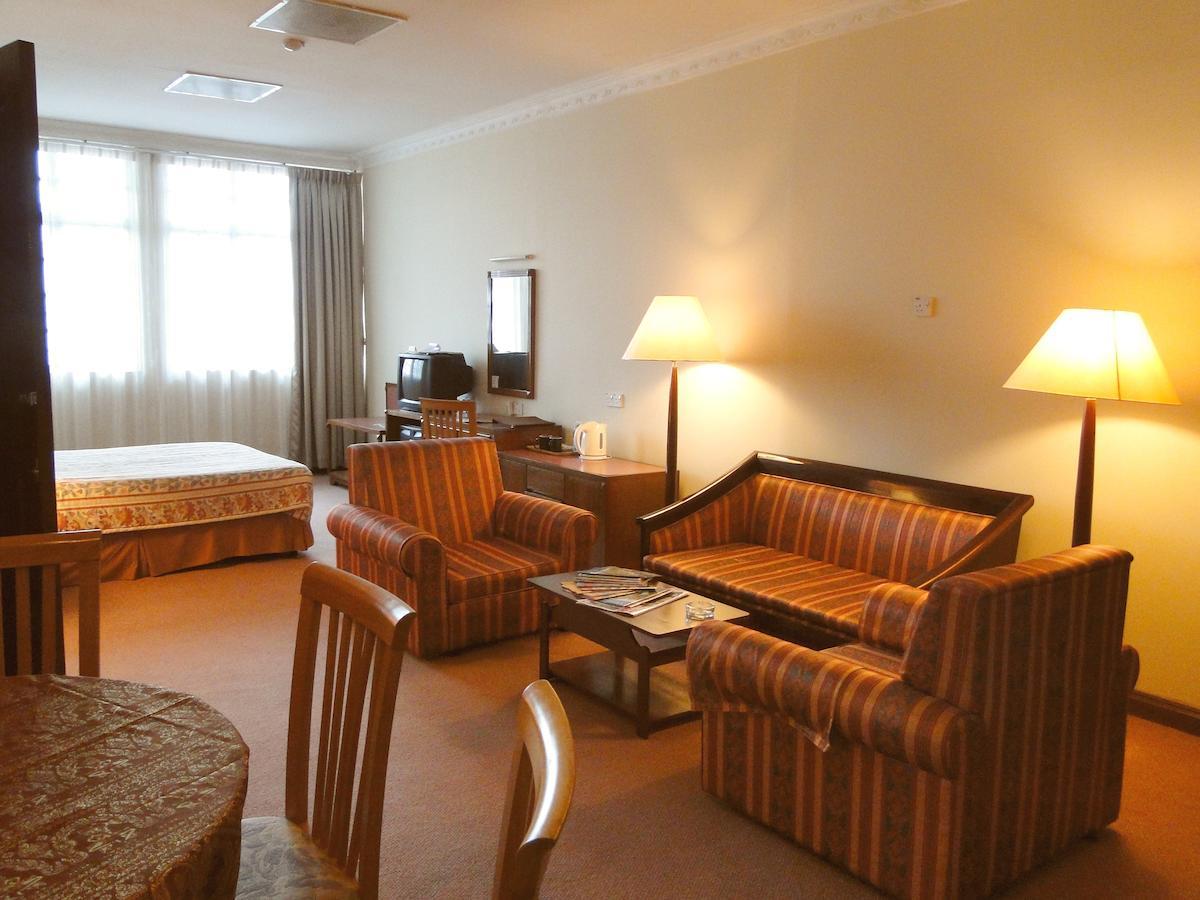 Holiday Villa Hotel City Centre พนมเปญ ภายนอก รูปภาพ