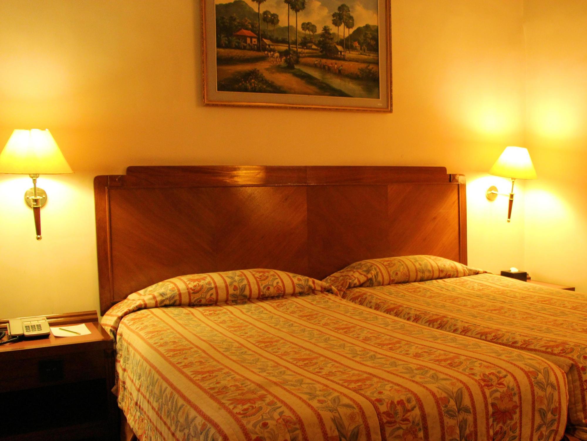 Holiday Villa Hotel City Centre พนมเปญ ภายนอก รูปภาพ