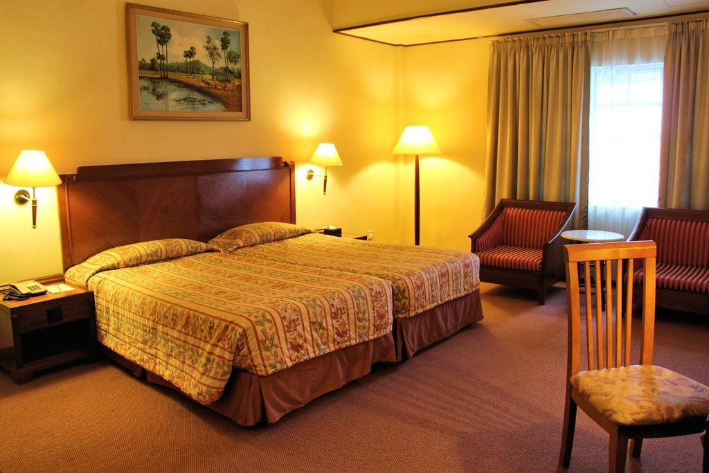 Holiday Villa Hotel City Centre พนมเปญ ภายนอก รูปภาพ